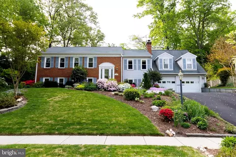 10707 Deneale Pl, Fairfax, VA 22032