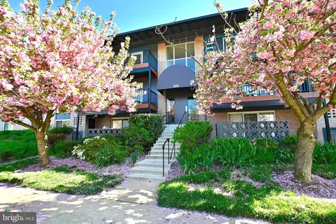204 Park Terrace Ct SE #30, Vienna, VA 22180