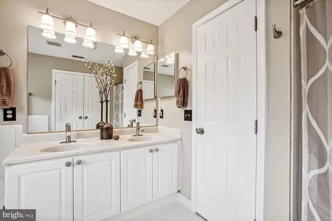 Bath - 8232 Franklin Dr, Lorton, VA 22079 photo 3 of 4