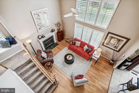 Living - 8232 Franklin Dr, Lorton, VA 22079 photo 9 of 10