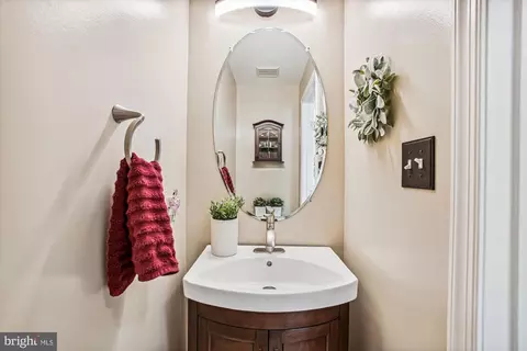 Bath - 8232 Franklin Dr, Lorton, VA 22079 photo 1 of 4