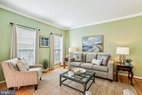 Living - 8232 Franklin Dr, Lorton, VA 22079 photo 2 of 10