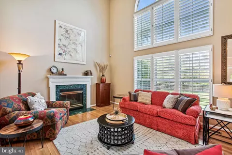 Living - 8232 Franklin Dr, Lorton, VA 22079 photo 6 of 10