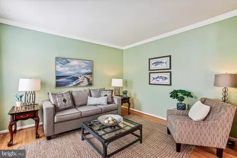 Living - 8232 Franklin Dr, Lorton, VA 22079 photo 4 of 10