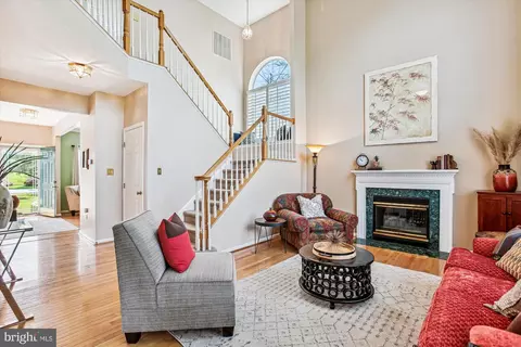 Living - 8232 Franklin Dr, Lorton, VA 22079 photo 5 of 10