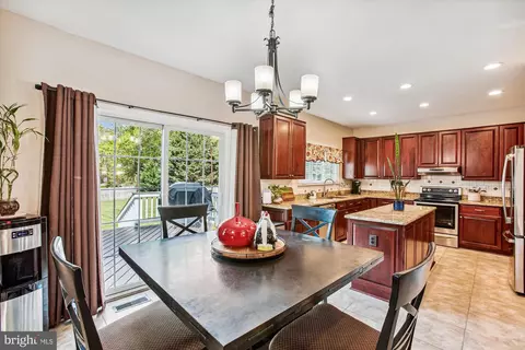 Dining - 8232 Franklin Dr, Lorton, VA 22079 photo 6 of 6