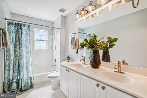 Bath - 8232 Franklin Dr, Lorton, VA 22079 photo 4 of 4