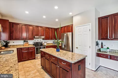 Kitchen - 8232 Franklin Dr, Lorton, VA 22079 photo 2 of 4