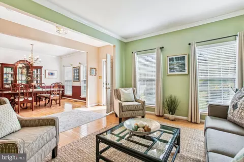 Living - 8232 Franklin Dr, Lorton, VA 22079 photo 3 of 10