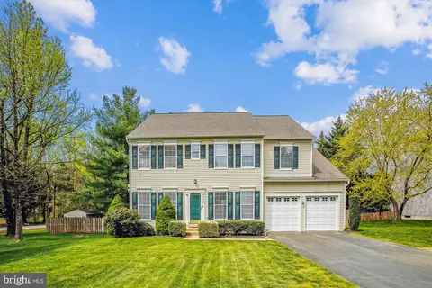 8232 Franklin Dr, Lorton, VA 22079
