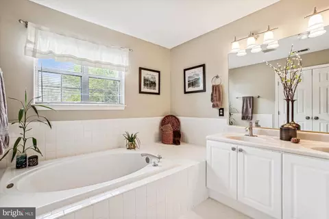 Bath - 8232 Franklin Dr, Lorton, VA 22079 photo 2 of 4