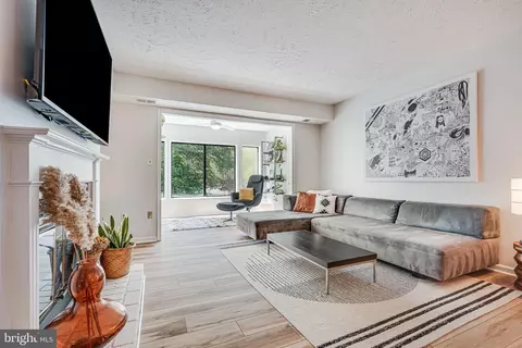 2237 Hunters Run Dr #2237, Reston, VA 20191