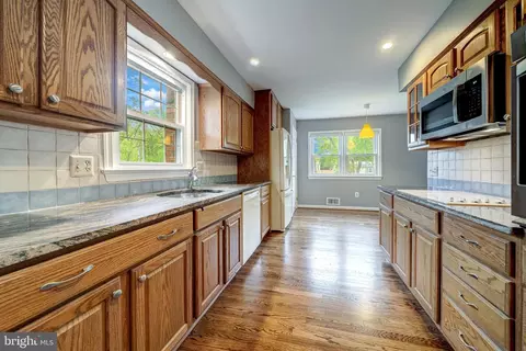 7124 Galgate Dr, Springfield, VA 22152 photo 21