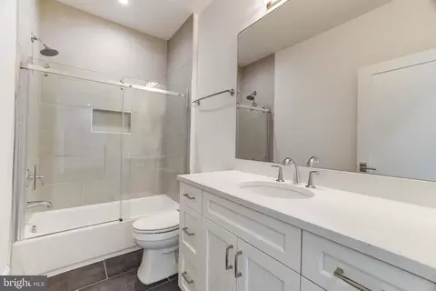 Bath - 1434 Cedar Ave, Mclean, VA 22101 photo 6 of 7