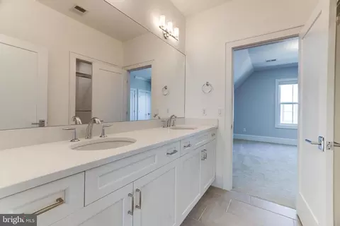 Bath - 1434 Cedar Ave, Mclean, VA 22101 photo 5 of 7