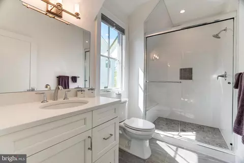 Bath - 1434 Cedar Ave, Mclean, VA 22101 photo 4 of 7