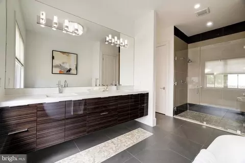 Bath - 1434 Cedar Ave, Mclean, VA 22101 photo 2 of 7