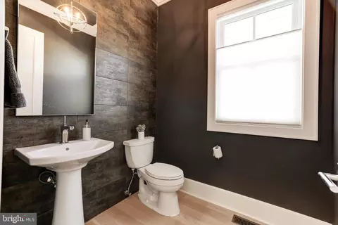 Bath - 1434 Cedar Ave, Mclean, VA 22101 photo 3 of 7