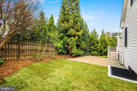 Exterior - 1434 Cedar Ave, Mclean, VA 22101 photo 4 of 5