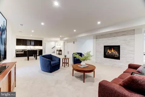 Living - 1434 Cedar Ave, Mclean, VA 22101 photo 4 of 4