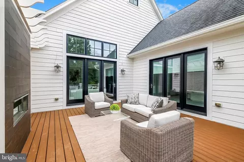 Exterior - 1434 Cedar Ave, Mclean, VA 22101 photo 3 of 5
