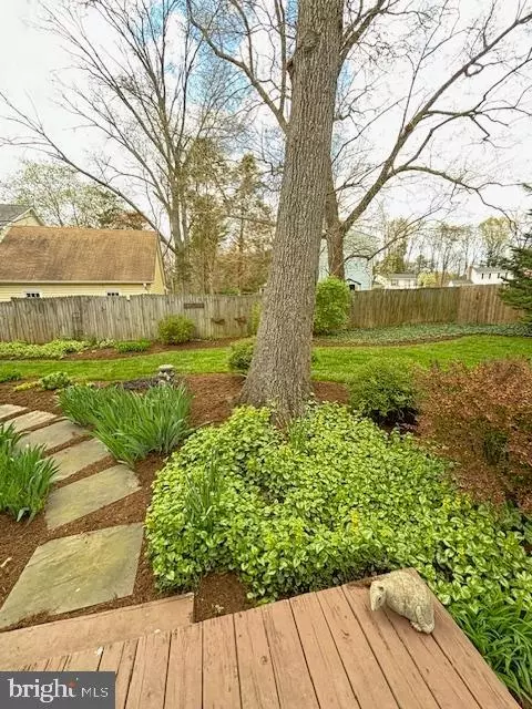 Exterior - 9348 Burke Rd, Burke, VA 22015 photo 24 of 28