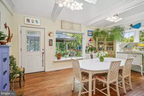 Dining - 9348 Burke Rd, Burke, VA 22015 photo 3 of 4