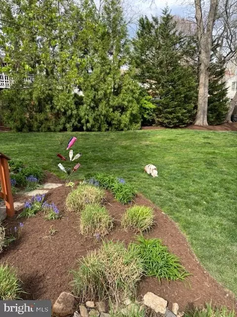 Exterior - 9348 Burke Rd, Burke, VA 22015 photo 15 of 28