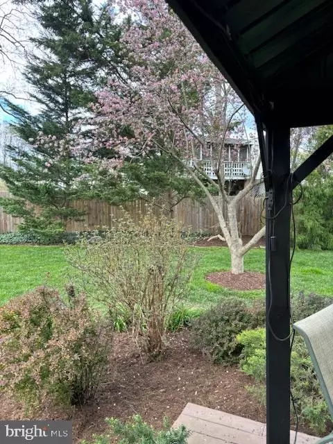 Exterior - 9348 Burke Rd, Burke, VA 22015 photo 16 of 28