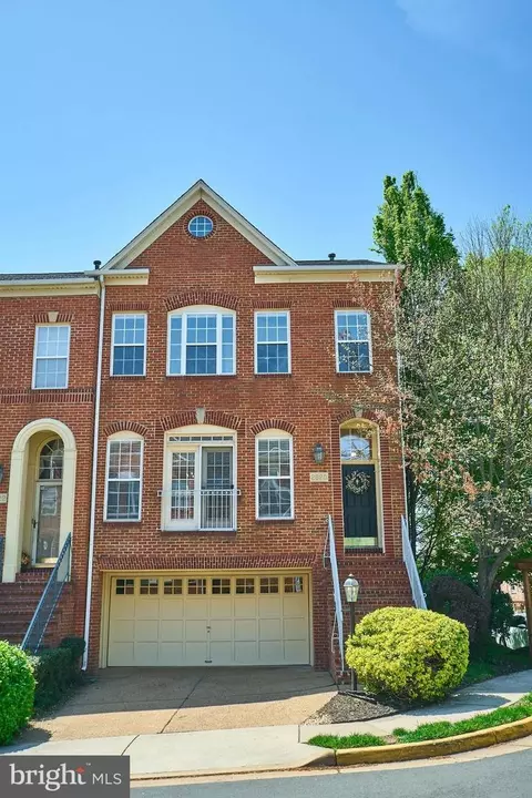 2820 Charles Dunn Dr, Vienna, VA 22180
