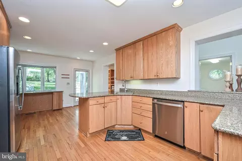 Kitchen - 644 Walker Rd, Great Falls, VA 22066 photo 9 of 9