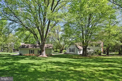 Exterior - 644 Walker Rd, Great Falls, VA 22066 photo 14 of 18