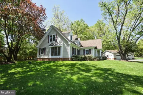 Exterior - 644 Walker Rd, Great Falls, VA 22066 photo 4 of 18