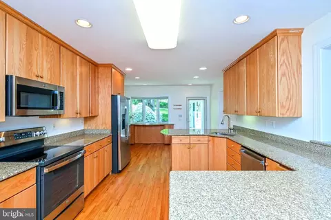 Kitchen - 644 Walker Rd, Great Falls, VA 22066 photo 2 of 9