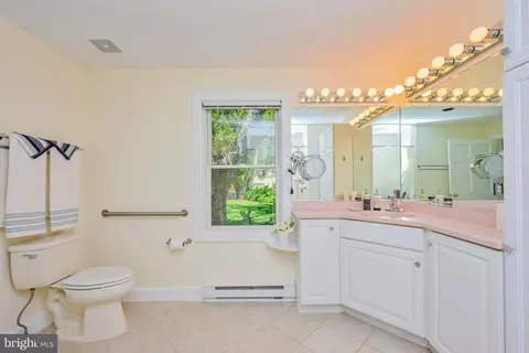 Bath - 644 Walker Rd, Great Falls, VA 22066 photo 4 of 9