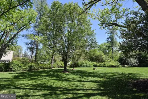 Exterior - 644 Walker Rd, Great Falls, VA 22066 photo 6 of 18