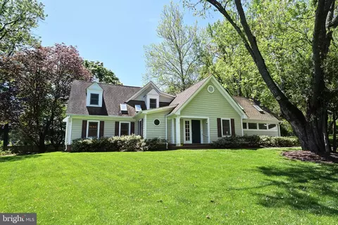 Exterior - 644 Walker Rd, Great Falls, VA 22066 photo 3 of 18