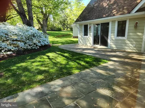 Exterior - 644 Walker Rd, Great Falls, VA 22066 photo 7 of 18