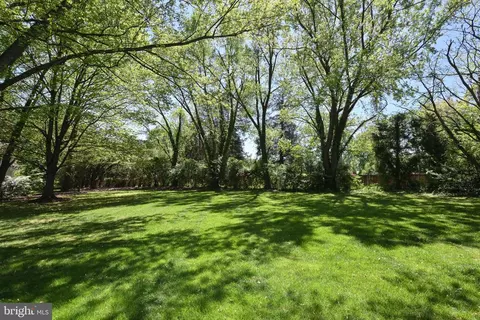 Exterior - 644 Walker Rd, Great Falls, VA 22066 photo 12 of 18