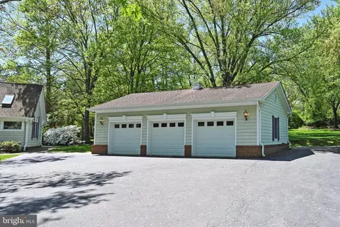 Exterior - 644 Walker Rd, Great Falls, VA 22066 photo 16 of 18