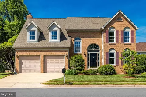 3156 Kinross Cir, Herndon, VA 20171