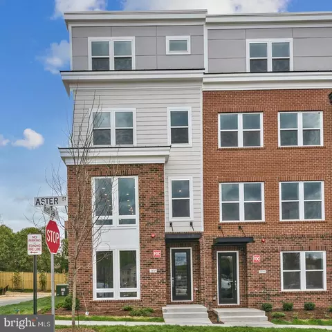 3589 Aster St, Fairfax, VA 22030