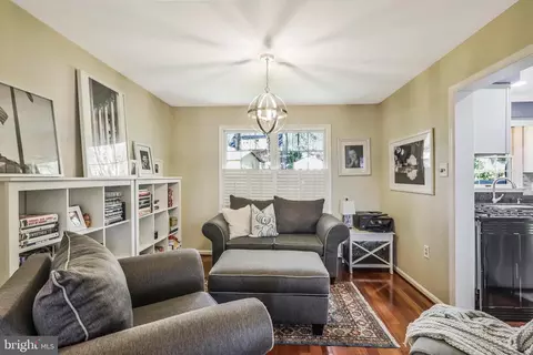 Living - 8912 Cromwell Dr, Springfield, VA 22151 photo 1 of 7