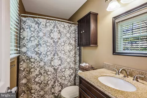 Bath - 8912 Cromwell Dr, Springfield, VA 22151 photo 2 of 3