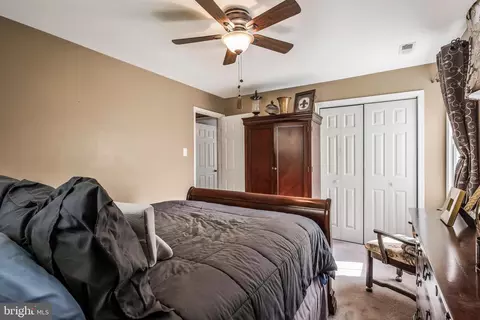 Bedroom - 8912 Cromwell Dr, Springfield, VA 22151 photo 5 of 7