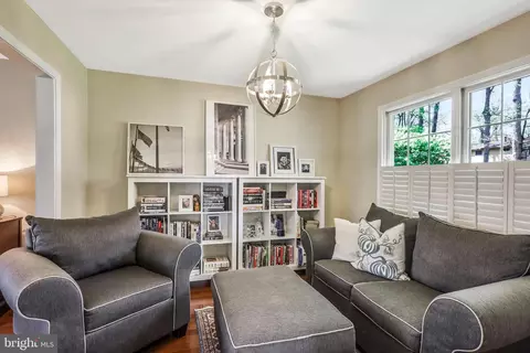 Living - 8912 Cromwell Dr, Springfield, VA 22151 photo 2 of 7