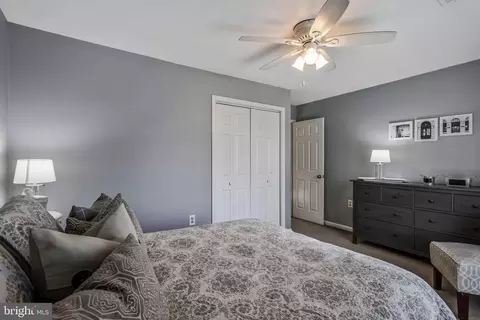 Bedroom - 8912 Cromwell Dr, Springfield, VA 22151 photo 2 of 7