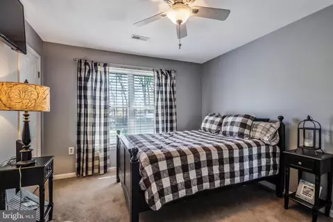 Bedroom - 8912 Cromwell Dr, Springfield, VA 22151 photo 6 of 7