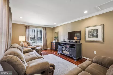 Living - 8912 Cromwell Dr, Springfield, VA 22151 photo 3 of 7