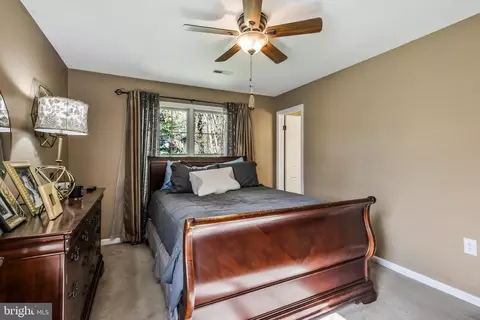 Bedroom - 8912 Cromwell Dr, Springfield, VA 22151 photo 3 of 7